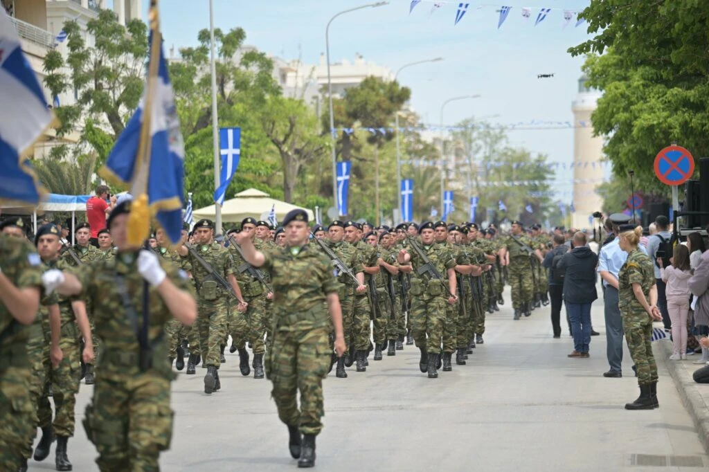 H στρατιωτική παρέλαση για τα 102 χρόνια από την απελευθέρωση της Αλεξανδρούπολης